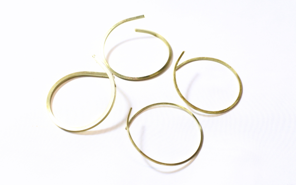 真鍮 正角線  硬さ レギュラー 全サイズALL 【お試し用】 磨き済 真鍮 角形 巻線 1.0・1.2・1.5・2.0mm 角×10cm 単位 カット販売 アクセサリー 彫金 ワイヤーアート 針金 材料