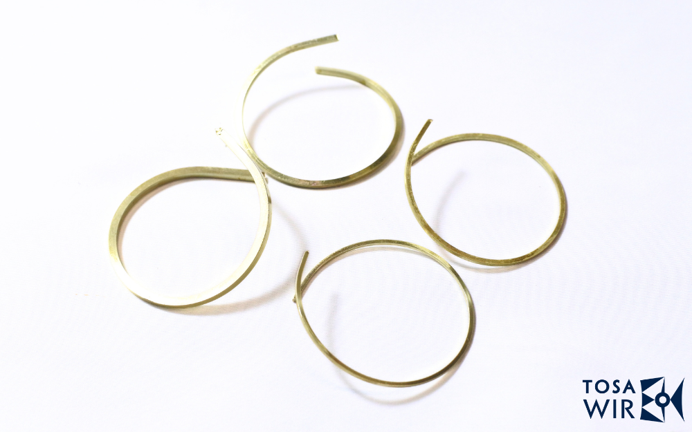 真鍮 正角線  硬さ レギュラー 全サイズALL 【お試し用】 磨き済 真鍮 角形 巻線 1.0・1.2・1.5・2.0mm 角×10cm 単位 カット販売 アクセサリー 彫金 ワイヤーアート 針金 材料